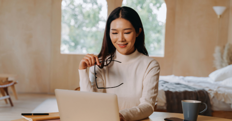 How to customize invoices for social media services